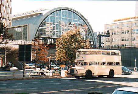 Bahnhof Alex mit alter Kutsche:
Kennt jemand diesen Bus???